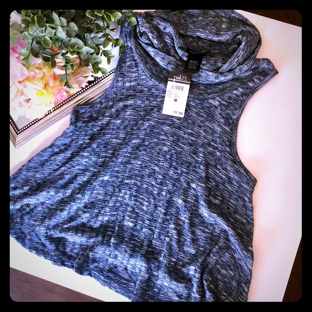NWT Rue21 Turtle Neck Crop Top